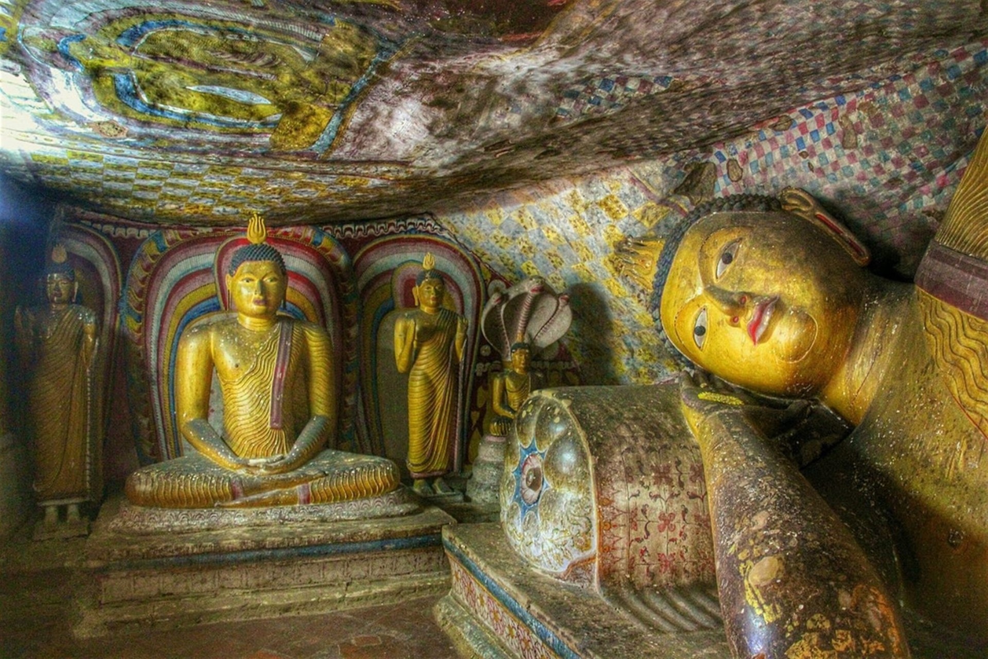 Dambulla Cave Temple UNESCO World Heritage golden Buddha rock caves
