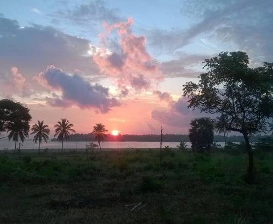 Pasikudah shallow bay Sri Lanka safe swimming